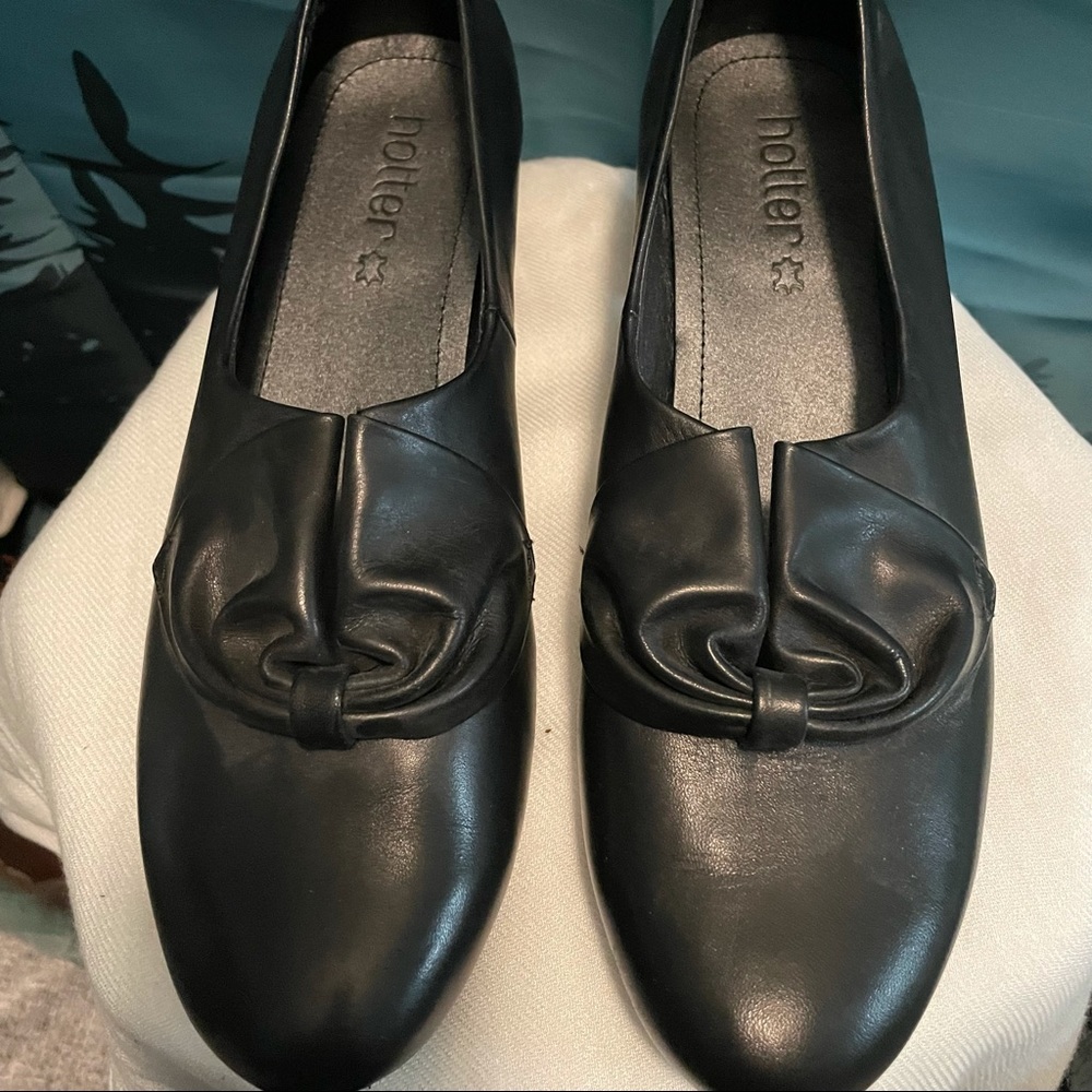 Black EW vintage-inspired heel